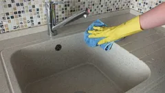 Come pulire il lavello in pietra artificiale senza graffiarlo: guida pratica